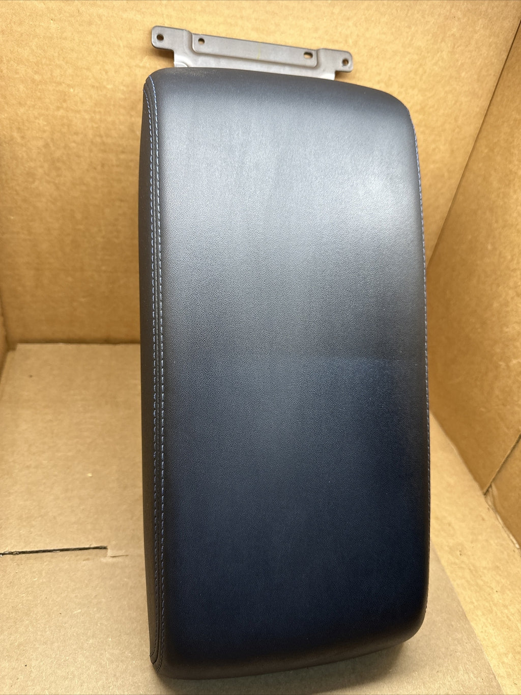 2015 2019 Subaru Legacy Outback Center Console Lid Arm Rest Armrest Black1