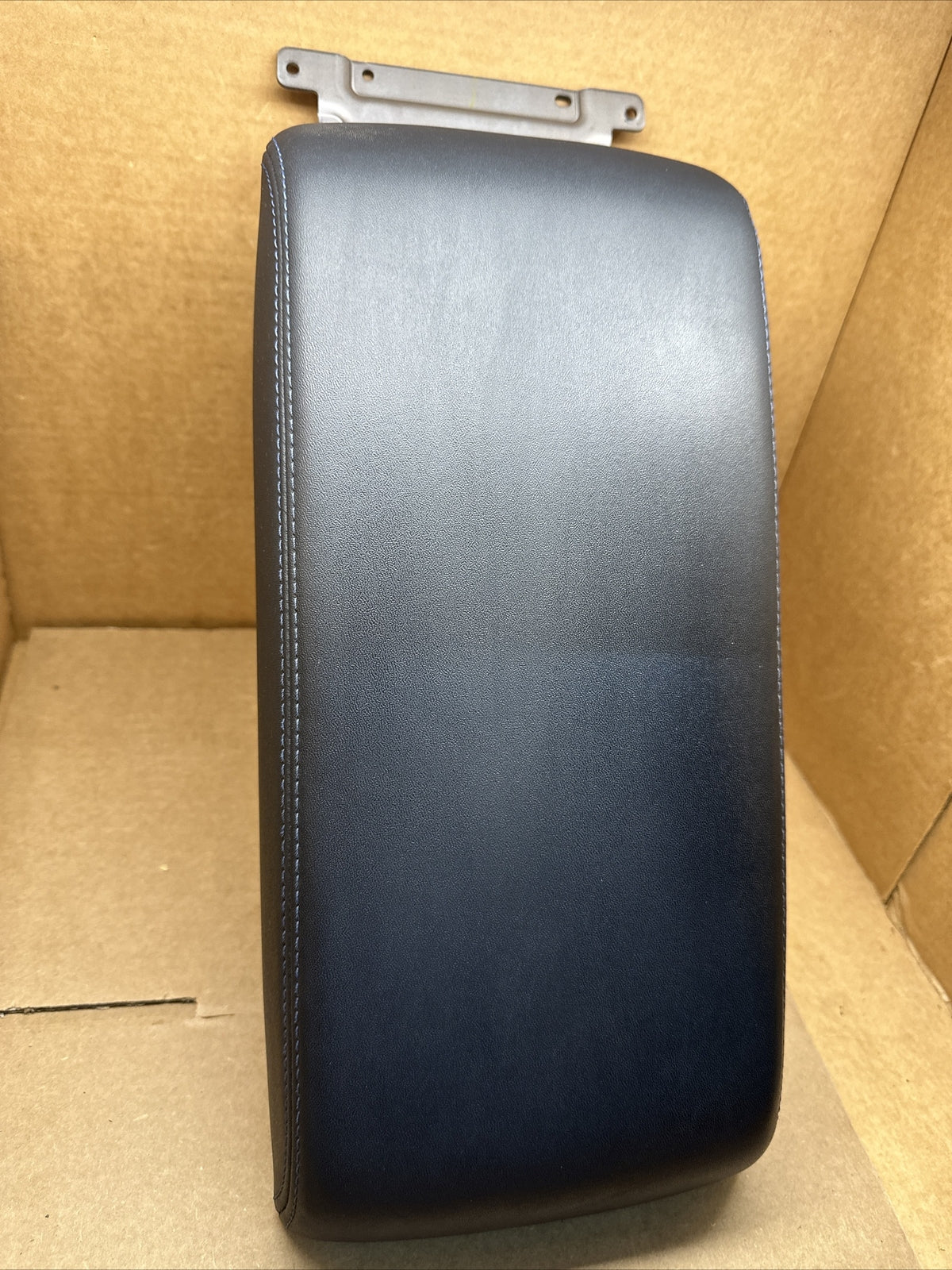 2015 2019 Subaru Legacy Outback Center Console Lid Arm Rest Armrest Black1