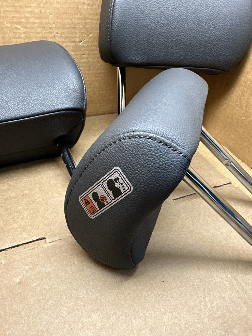 2016 2021 Hyundai Tucson Rear 2nd Row Head Rest Headrest Set of 3 Black Leather4