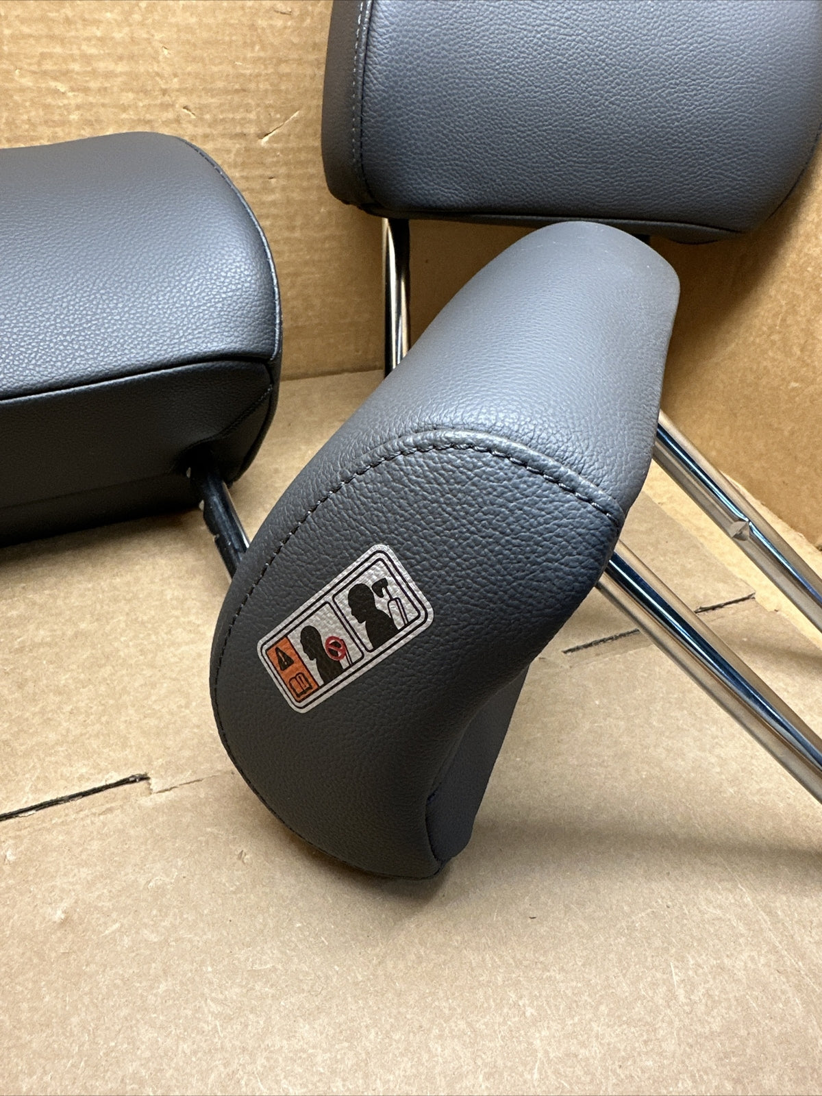 2016 2021 Hyundai Tucson Rear 2nd Row Head Rest Headrest Set of 3 Black Leather4