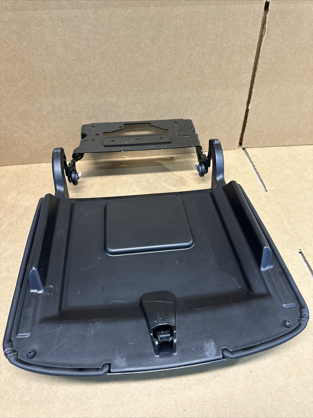 2015 2020 Tahoe Yukon Suburban Yukon XL Center Console Lid Arm rest Black OEM5