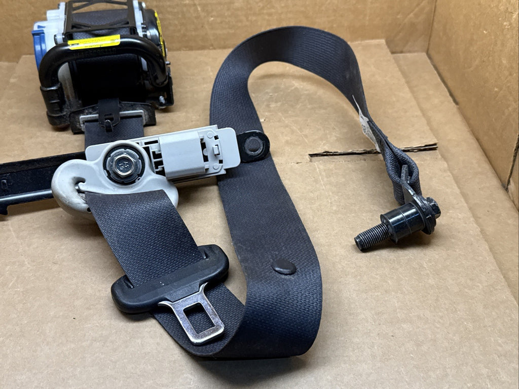 2015 2017 XV Crosstrek Front Left Driver Side Seat Belt Seatbelt Retractor3