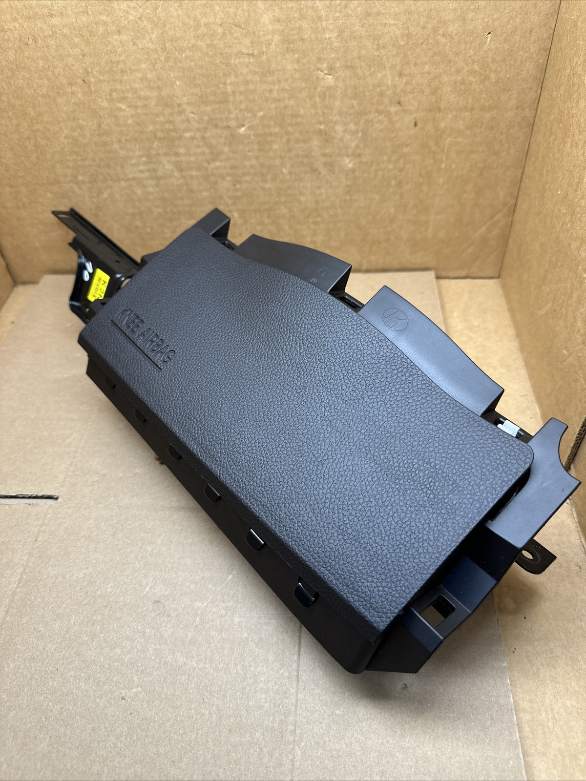 2013 2018 Santa Fe Left Side Driver Knee Lower Air Bag Airbag 56970 B8000NBC0