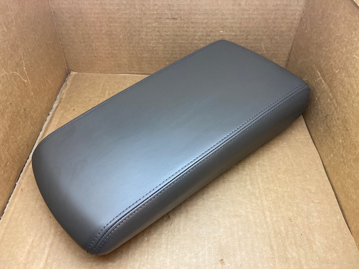 08 10 CHARGER CHRYSLER 300 CENTER CONSOLE LID COVER TOP ARMREST ARM REST KHAKI 2