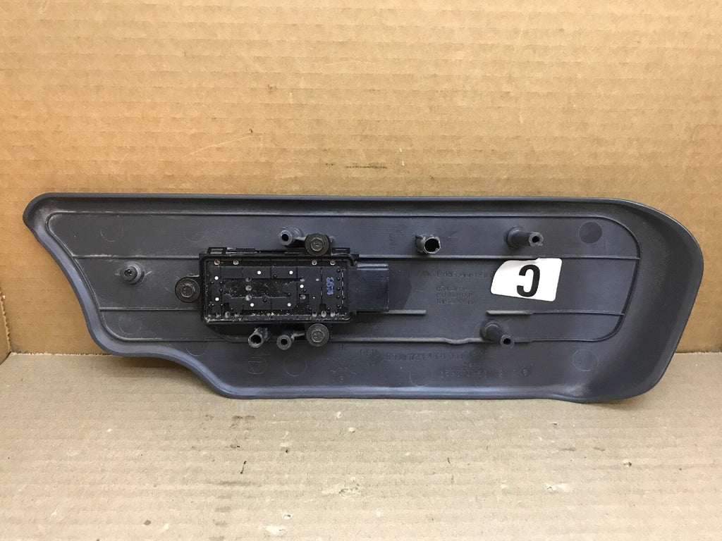 03 06 Silverado Tahoe Driver Left Seat Power Switch Assembly Bezel 889416703