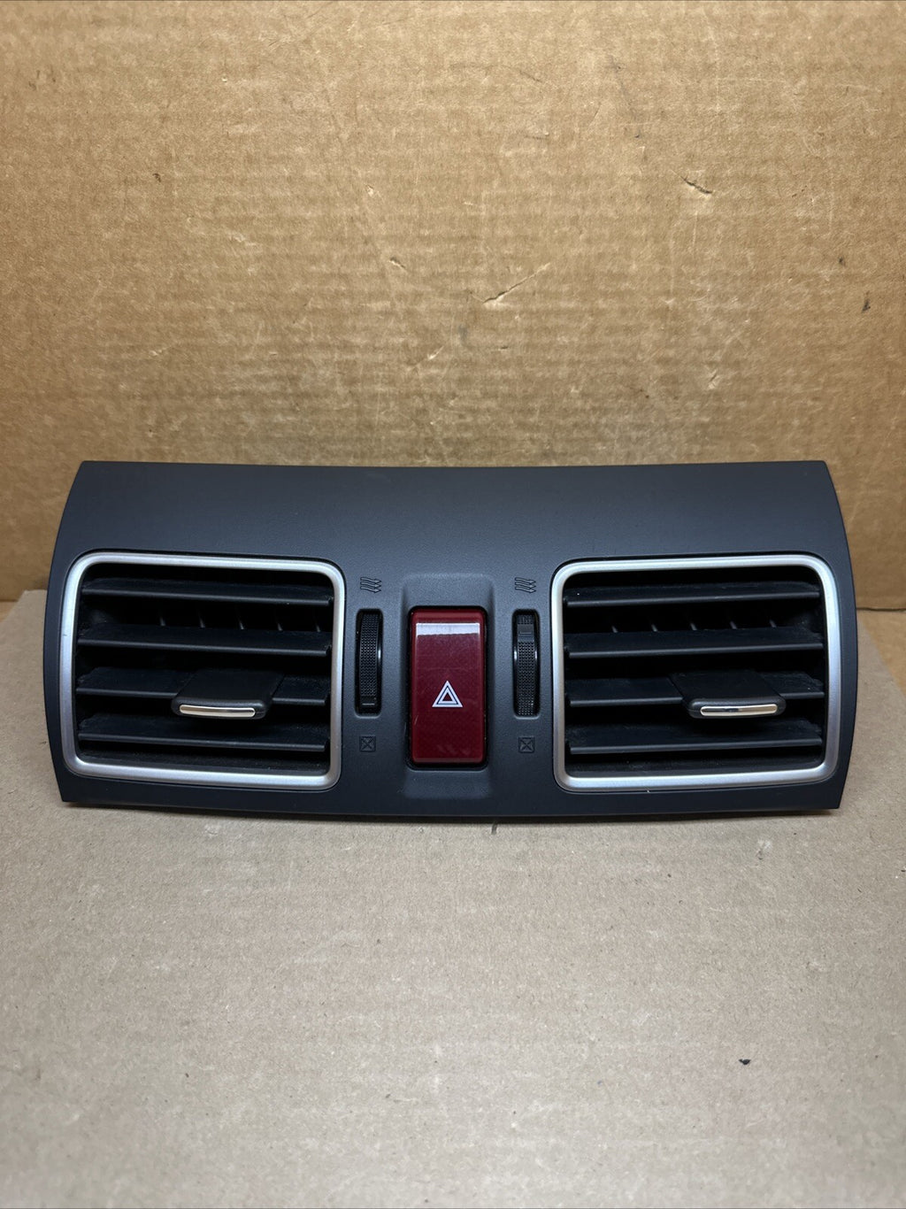 2016 2017 SUBARU CROSSTREK CENTER DASH AIR VENTS TRIM HAZARD BUTTON S155081800