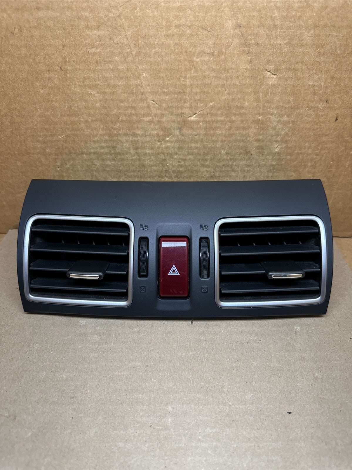 2016 2017 SUBARU CROSSTREK CENTER DASH AIR VENTS TRIM HAZARD BUTTON S155081800
