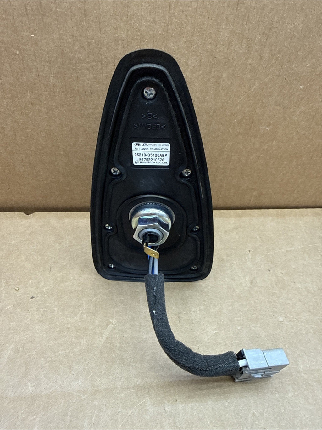 2017-2019 Kia Niro Roof Mounted Radio Audio Antenna Black 96210-G5120ABP5