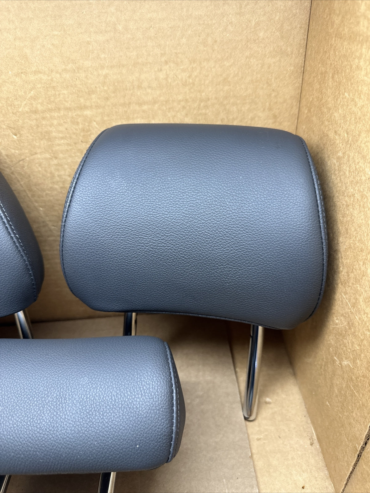 2016 2021 Hyundai Tucson Rear 2nd Row Head Rest Headrest Set of 3 Black Leather1