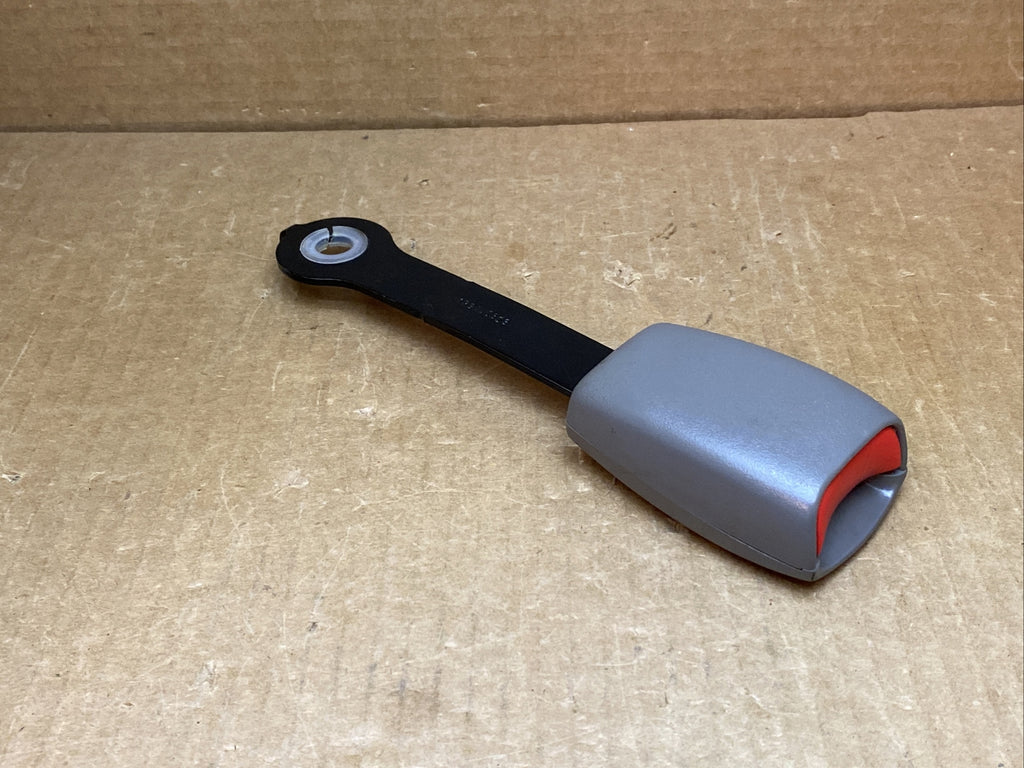 03 06 Tahoe Yukon Suburban Escalade Rear 2nd Row Seat Belt Buckle Pewter OEM 9223