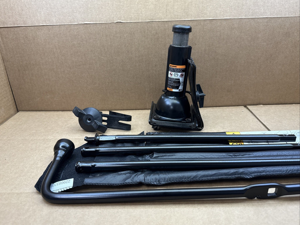 2015 2023 CHEVY COLORADO GMC CANYON EMERGENCY JACK AND TOOLS KIT OEM2