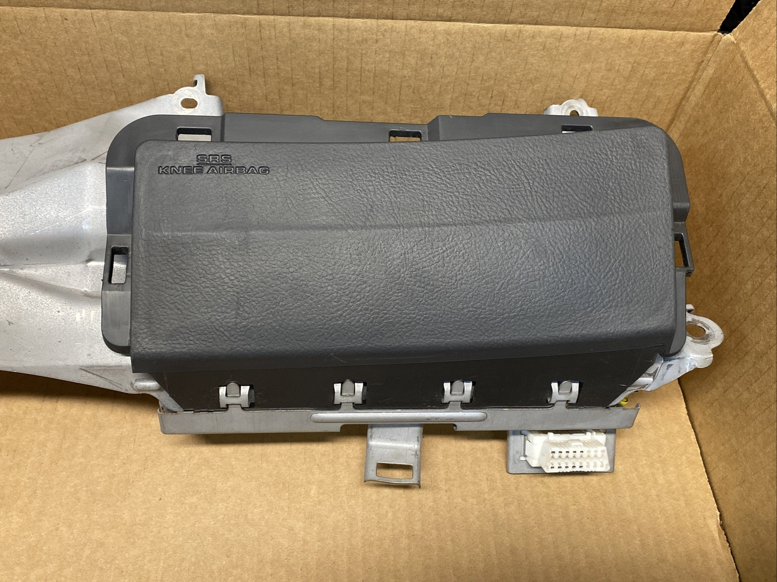 2005 2012 Toyota Avalon Left Side Driver Knee Lower Air Bag Airbag Graphite3