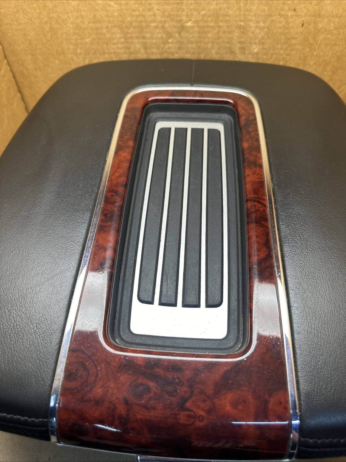 2007 2013 Cadillac Escalade ESV Center Console Lid Top Armrest3