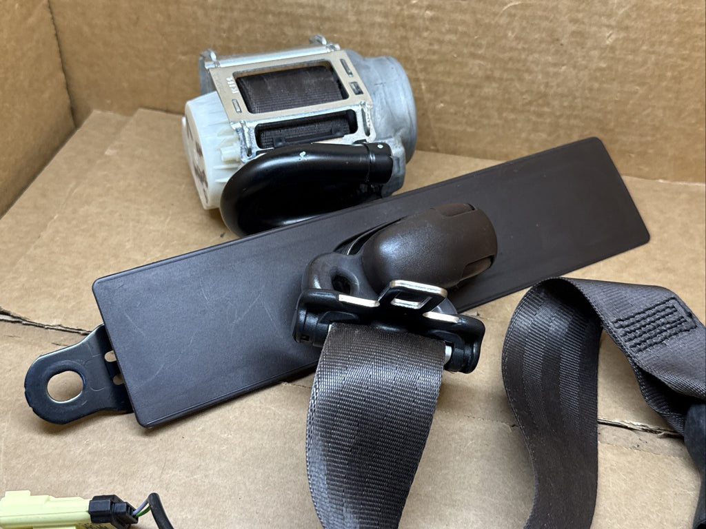 2015 2018 Renegade Front Left Driver Side Seat Belt Seatbelt Retractor Brown2