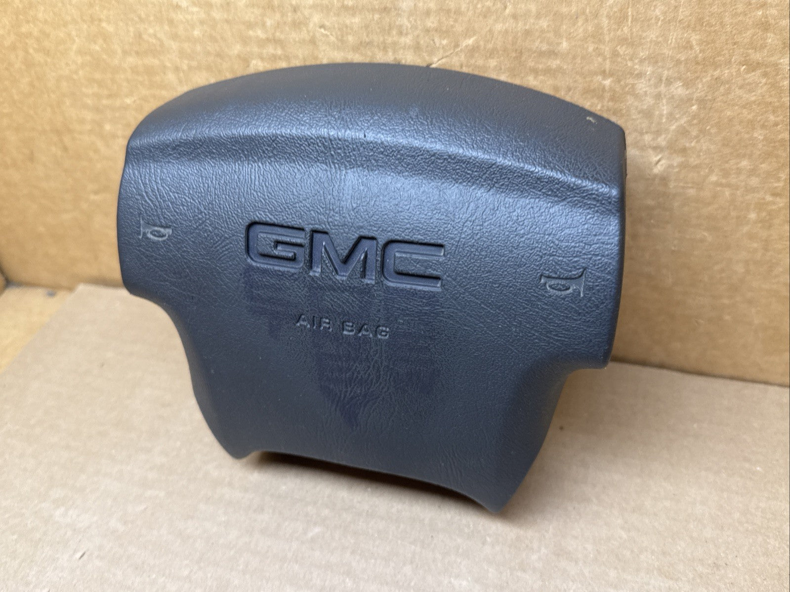 03 06 SIERRA YUKON ENVOY LEFT DRIVER SIDE STEERING WHEEL AIRBAG AIR BAG TWO PLUG4