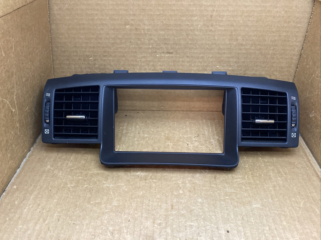 2006 2009 Infiniti M35 M45 Center Dash Air Vents Radio Screen Trim Bezel Black3