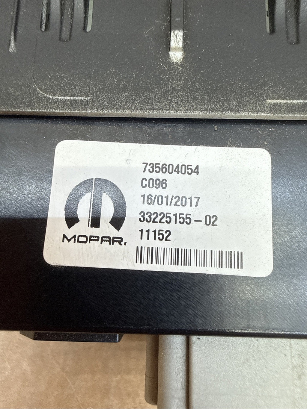 2015-2018 JEEP RENEGADE CENTER CONSOLE AUX USB 12V PORT 735604054 OEM3