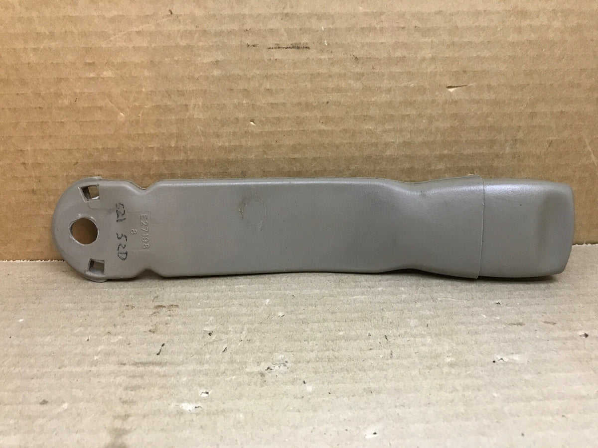 99 02 GM Silverado Tahoe Suburban Sierra Front Seat Belt Seatbelt Buckle 521 52D3