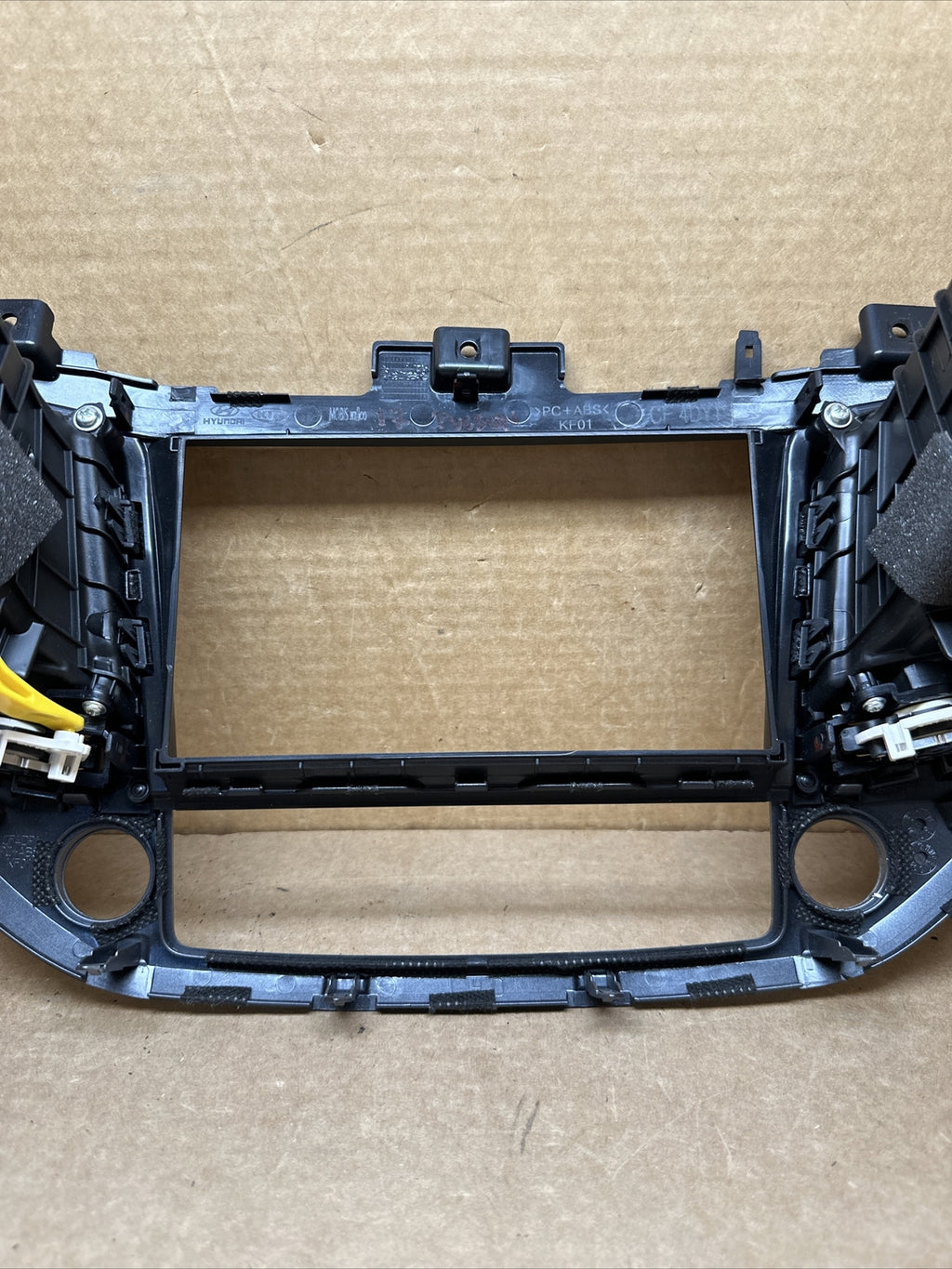 2016 2018 Hyundai Tucson Center Dash Radio Vent Bezel Surround OEM7