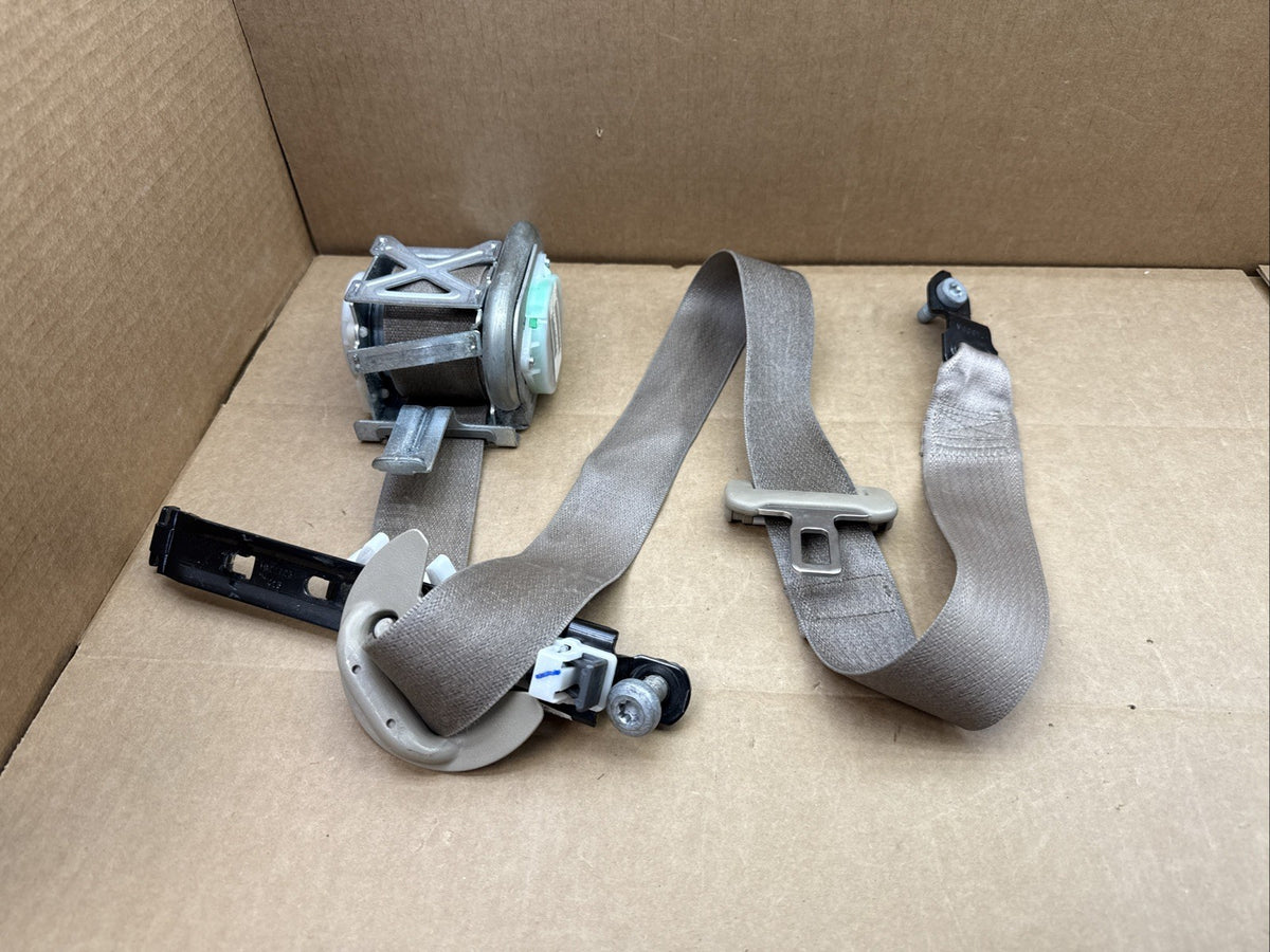 2014-2018 Grand Cherokee Front Left Driver Side Seat Belt Seatbelt Retractor0