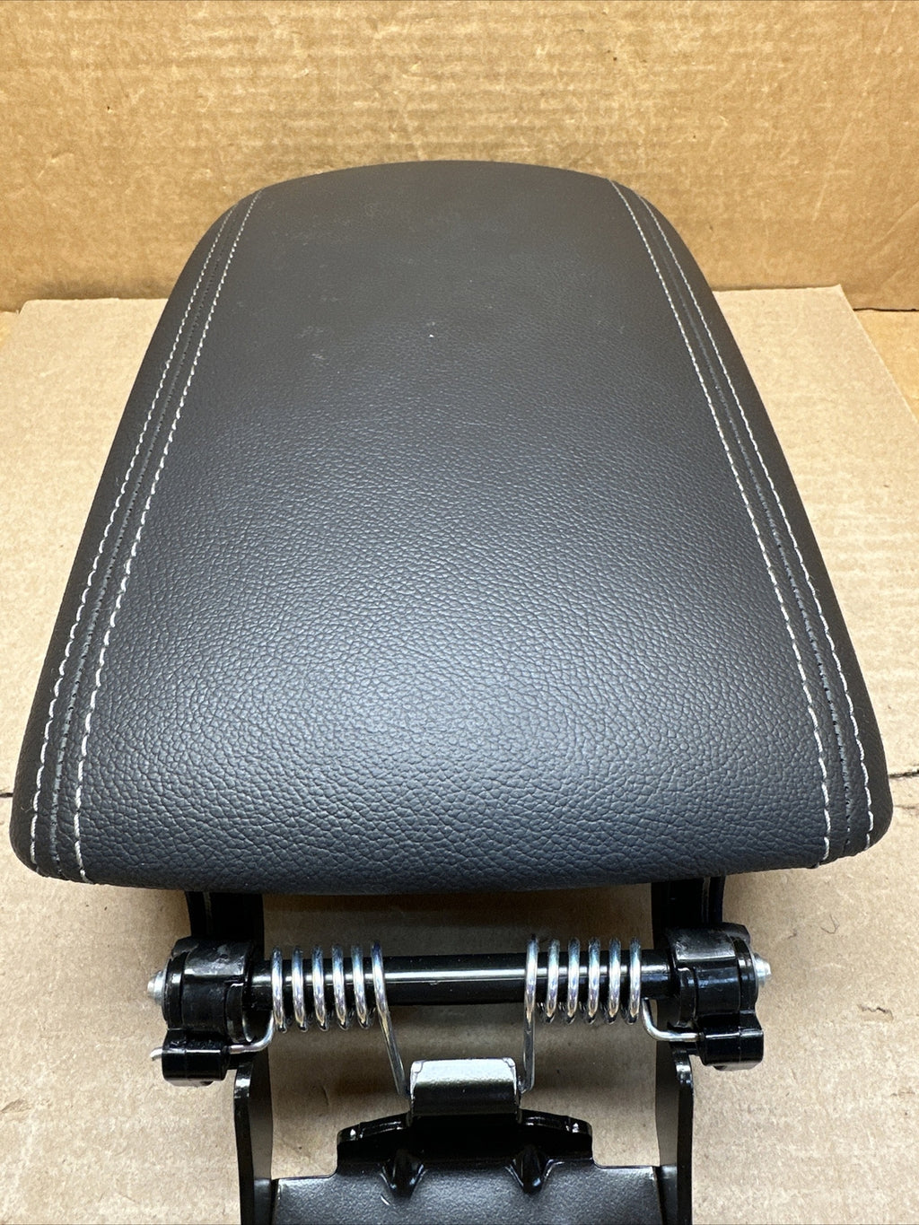2017 2022 Kia Sportage Center Console Lid Cover Top Arm Rest Armrest Black5