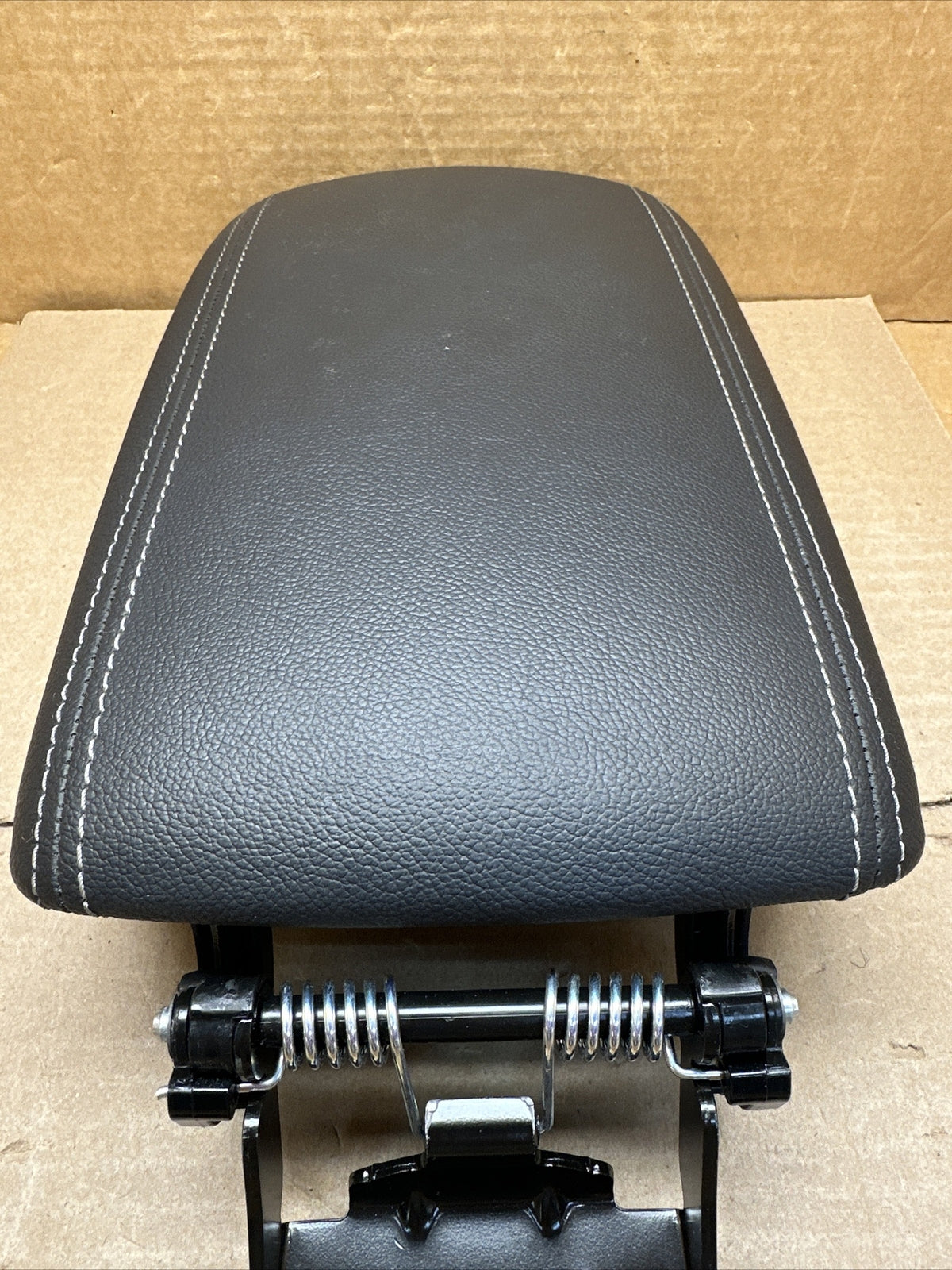 2017 2022 Kia Sportage Center Console Lid Cover Top Arm Rest Armrest Black5