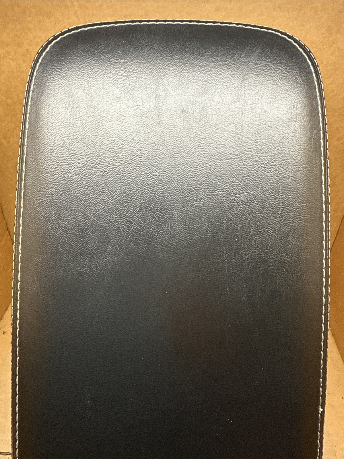 2011 2022 CHRYSLER 300 CENTER CONSOLE LID COVER TOP ARMREST ARM REST OEM BLACK1