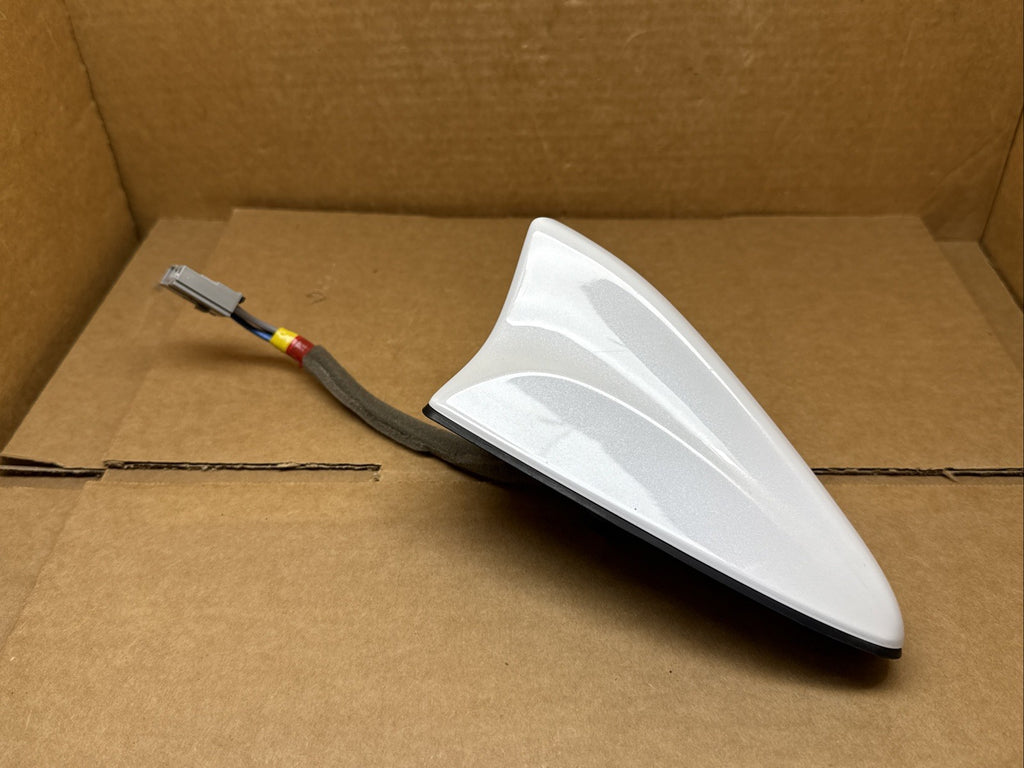 2016 2018 Kia Sorento Roof Radio Shark Fin Antenna White OEM 96210 C61003