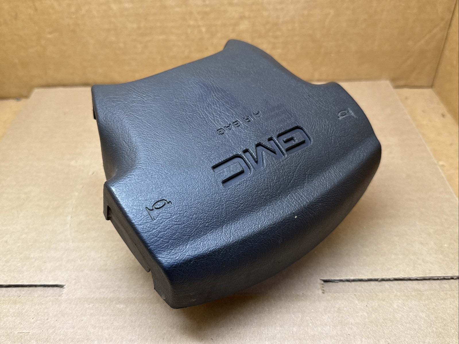 03 06 SIERRA YUKON ENVOY LEFT DRIVER SIDE STEERING WHEEL AIRBAG AIR BAG TWO PLUG10