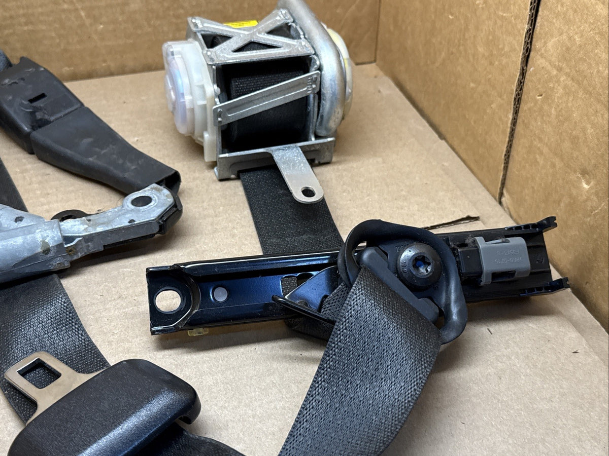 2013 2015 Chevy Malibu Front Right Passenger Side Seat Belt Seatbelt Retractor2