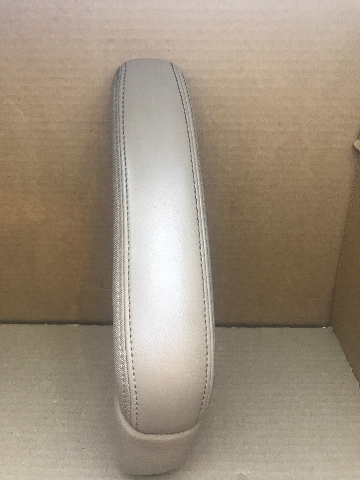 2015 TOWN & COUNTRY ARMREST ARM REST FRONT LEFT DRIVER DRIVER'S SEAT FROST BEIGE2