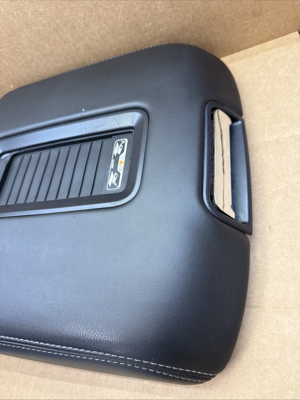 2016-2020 Suburban Tahoe Yukon Center Console Armrest Lid Cover Charging Pad4