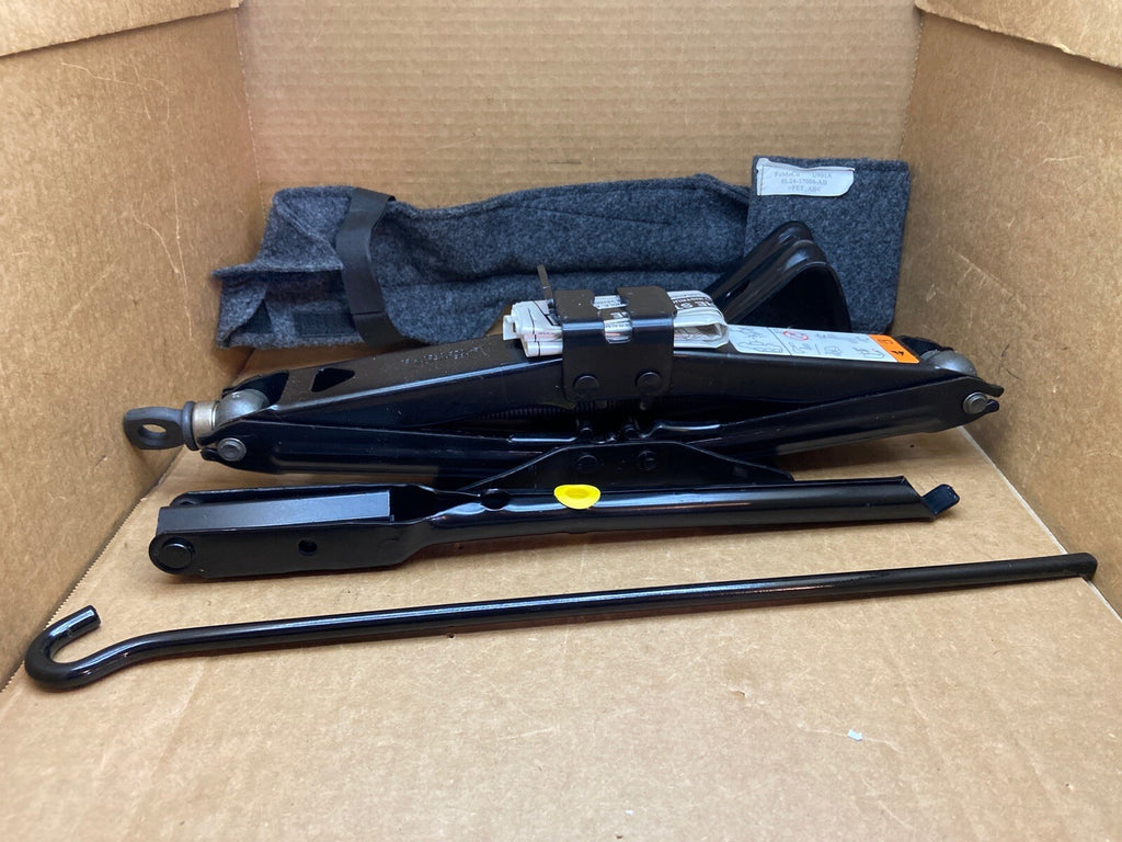 06 10 EXPLORER MOUNTAINEER SPARE TIRE SCISSOR JACK TOOLS SET KIT LUG WRENCH1