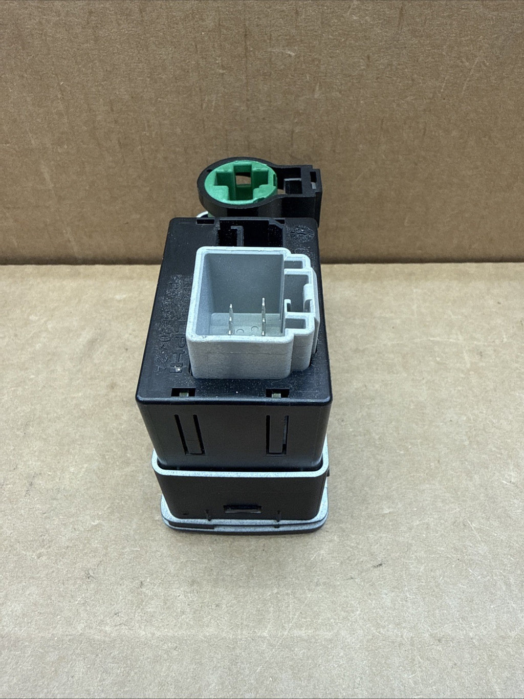 2015-2018 JEEP RENEGADE CENTER CONSOLE AUX USB 12V PORT 735604054 OEM6