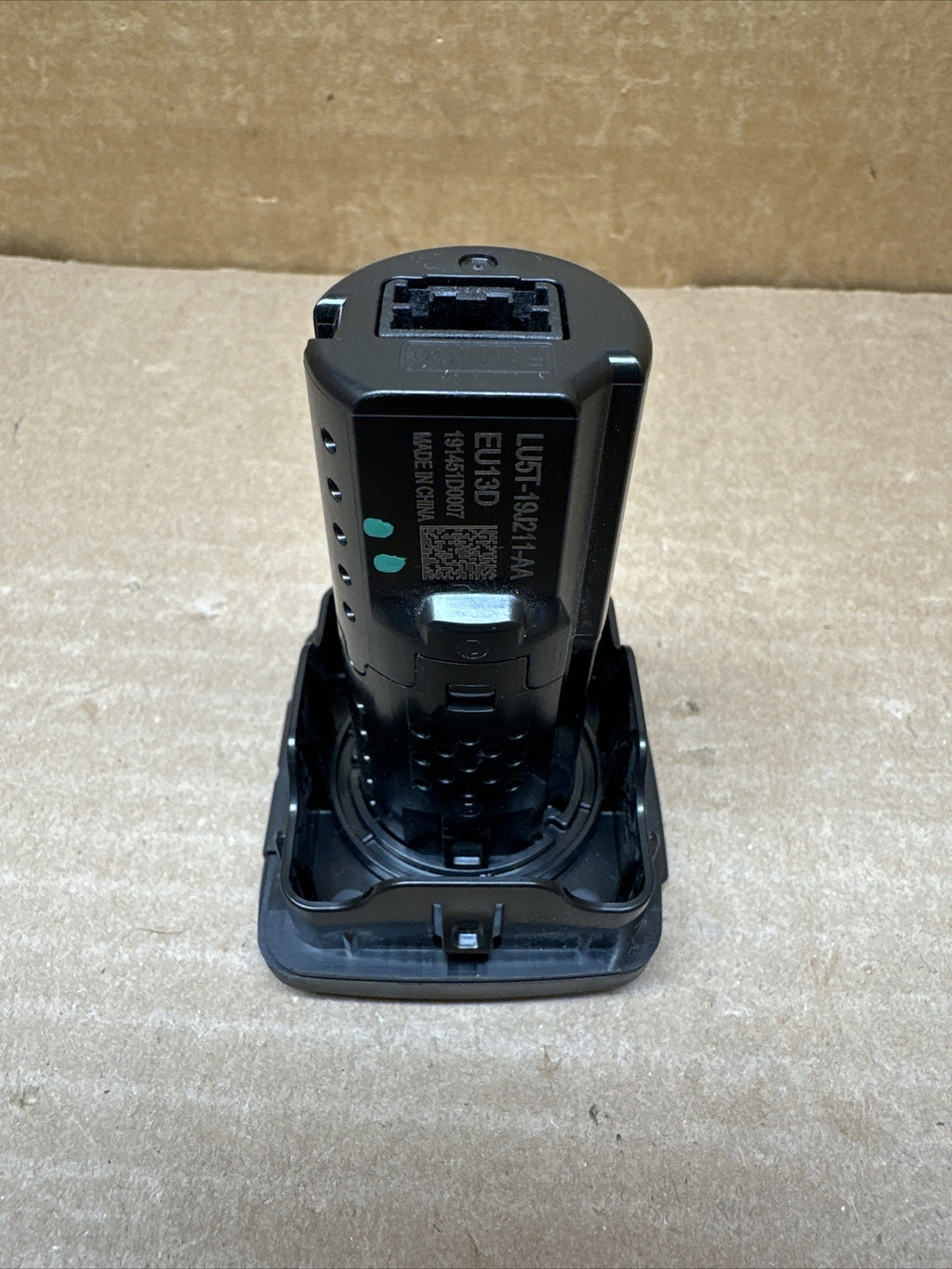 20 24 FORD EXPLORER CONSOLE JACK USB CHARGER POWER OUTLET OEM LU5T 19J211 AA6