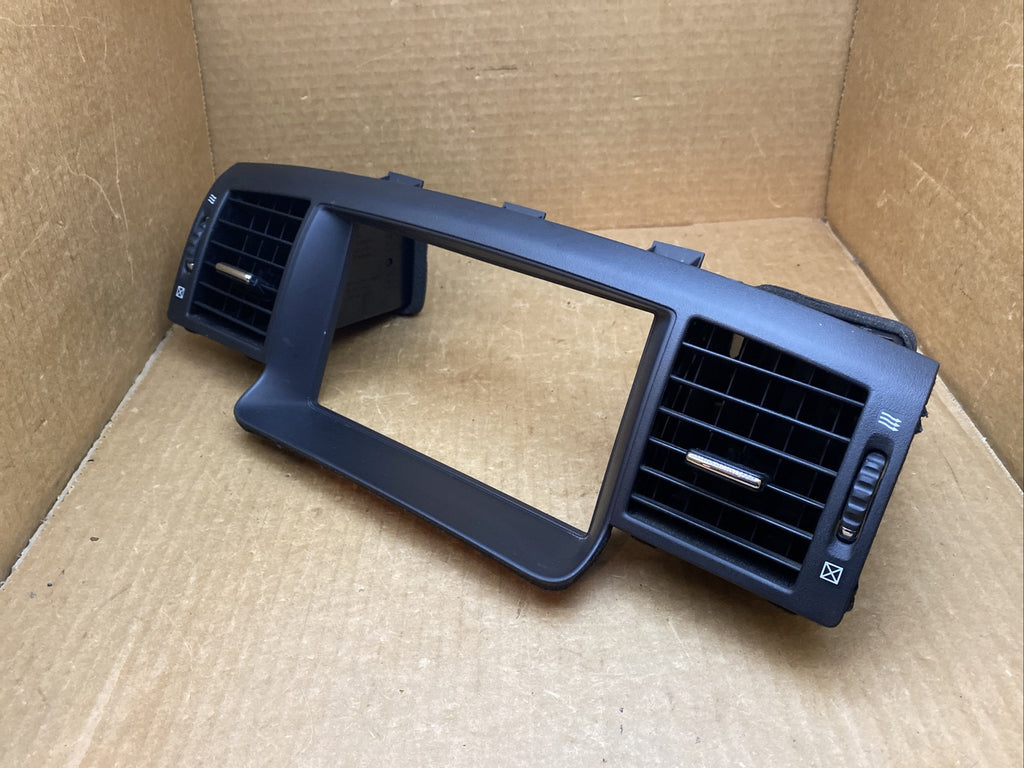 2006 2009 Infiniti M35 M45 Center Dash Air Vents Radio Screen Trim Bezel Black5