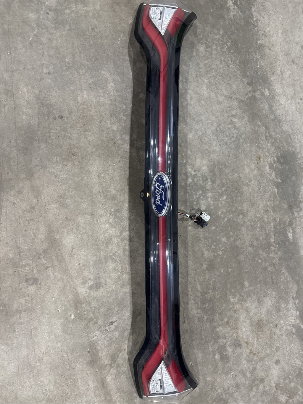 2015 2018 FORD EDGE BRAKE TRUNK TAILGATE CENTER LED TAILLIGHT LATCH CAMERA0
