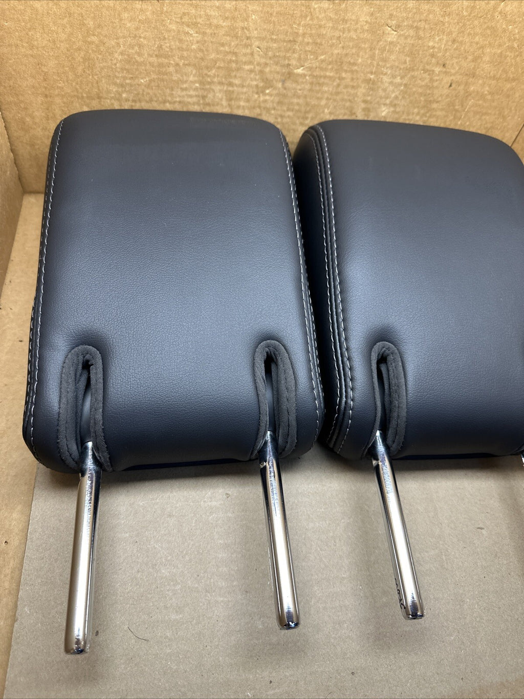 2014 2018 Nissan Pathfinder Third 3rd ROW SEAT HEADREST BLACK LEATHER PAIR2