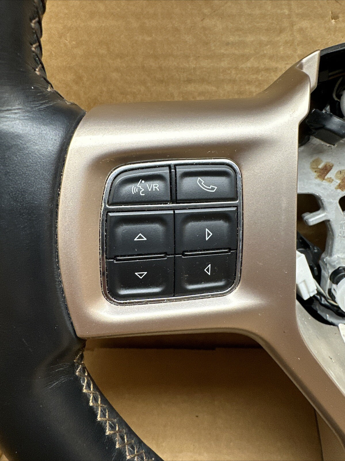 2013 2018 RAM LONGHORN STEERING WHEEL BLACK LEATHER WOOD GRAIN OEM3