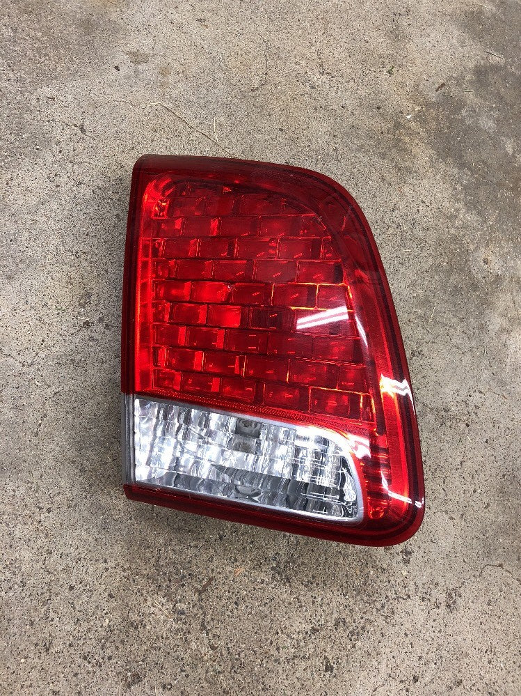 11 12 13 Kia Sorento Driver Tail Light Quarter Panel Mounted W/Led Type C80