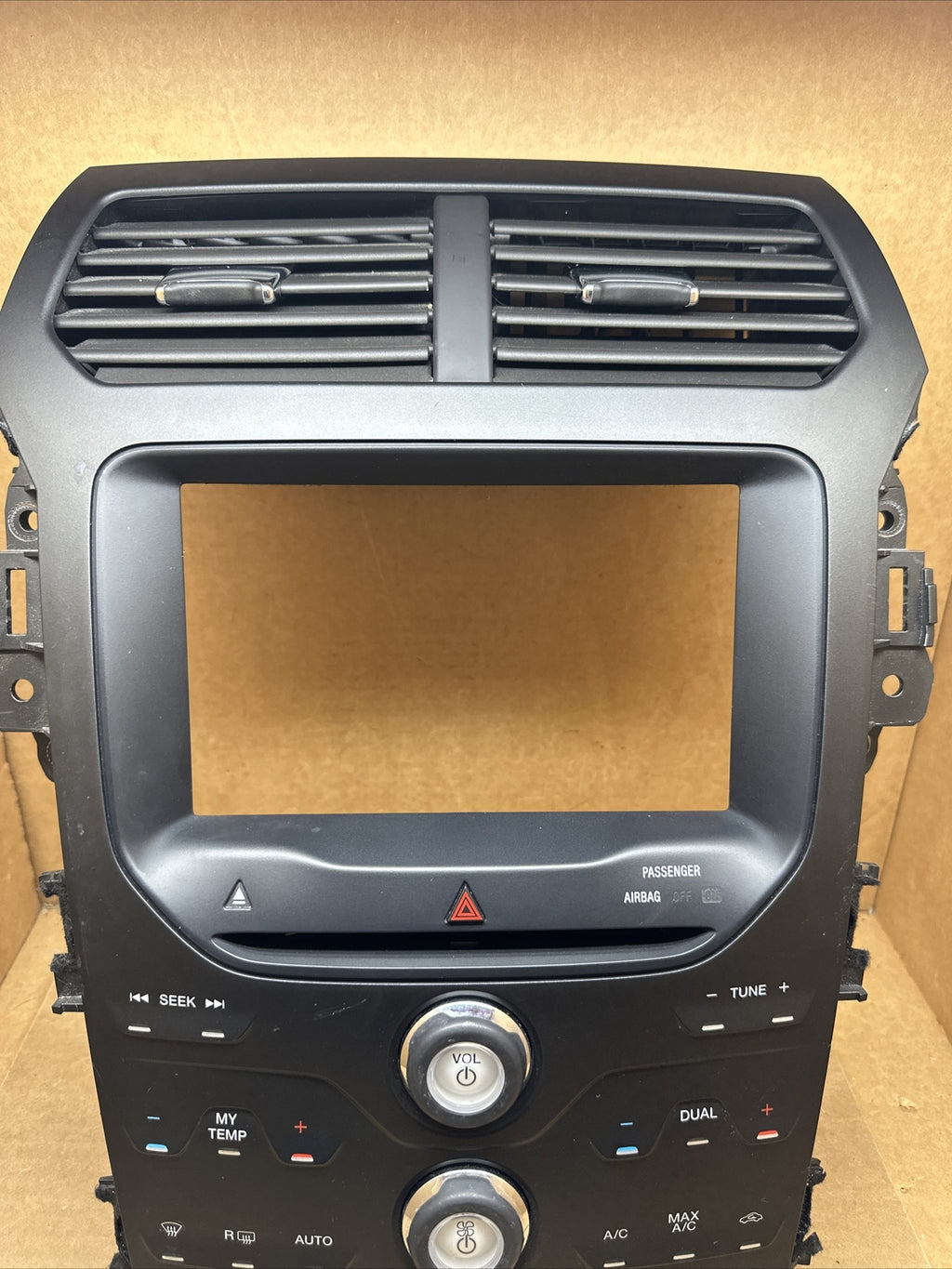 2013 2015 Ford Explorer 8" Radio Climate Control Panel Bezel DB5T 18A802 EE4