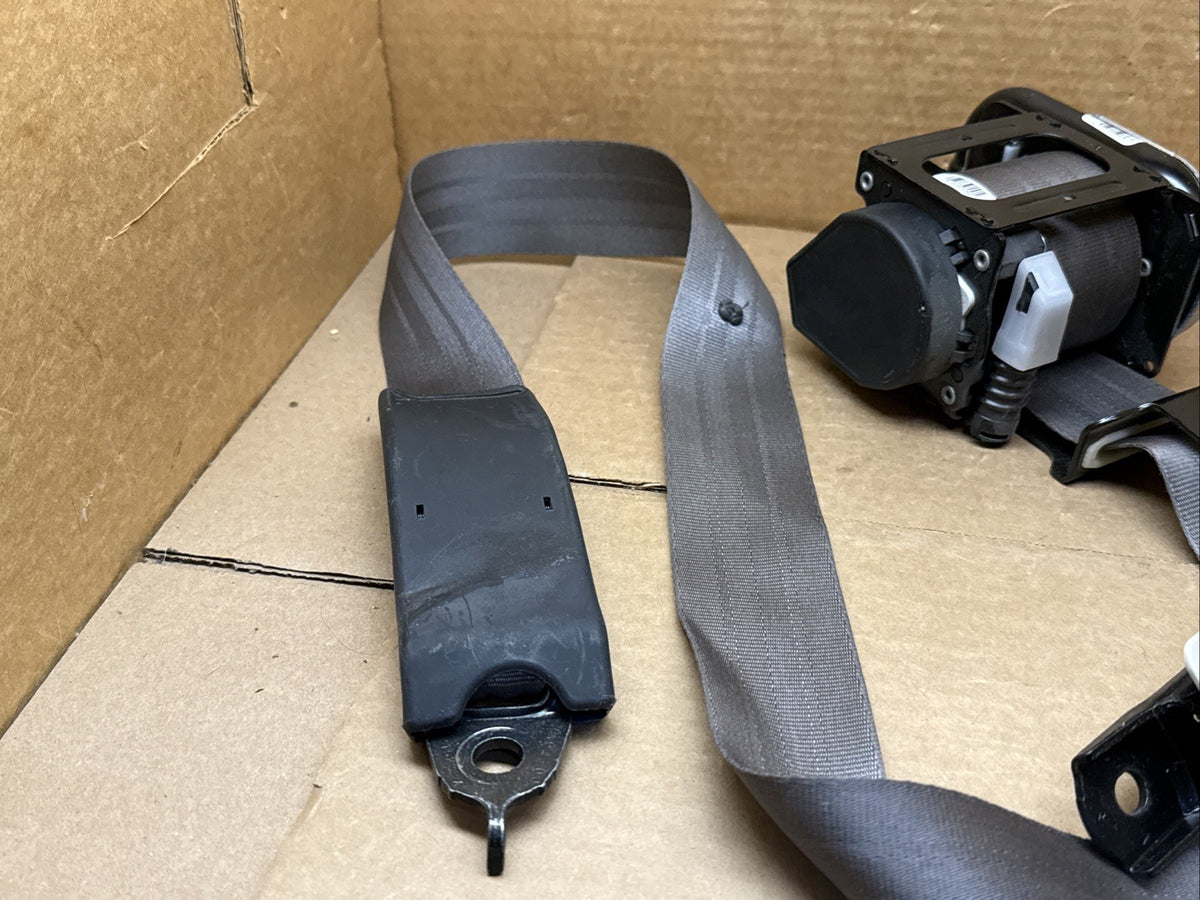 2015 2016 Honda CR V CRV Front Right Passenger Side Seat Belt Seatbelt Retractor1