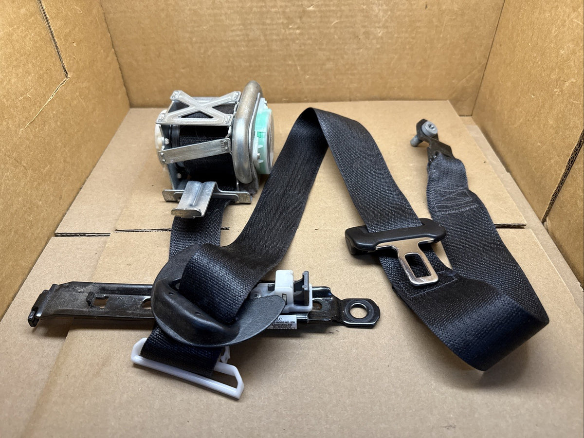 2014 2018 Grand Cherokee Front Left Driver Side Seat Belt Seatbelt Retractor0
