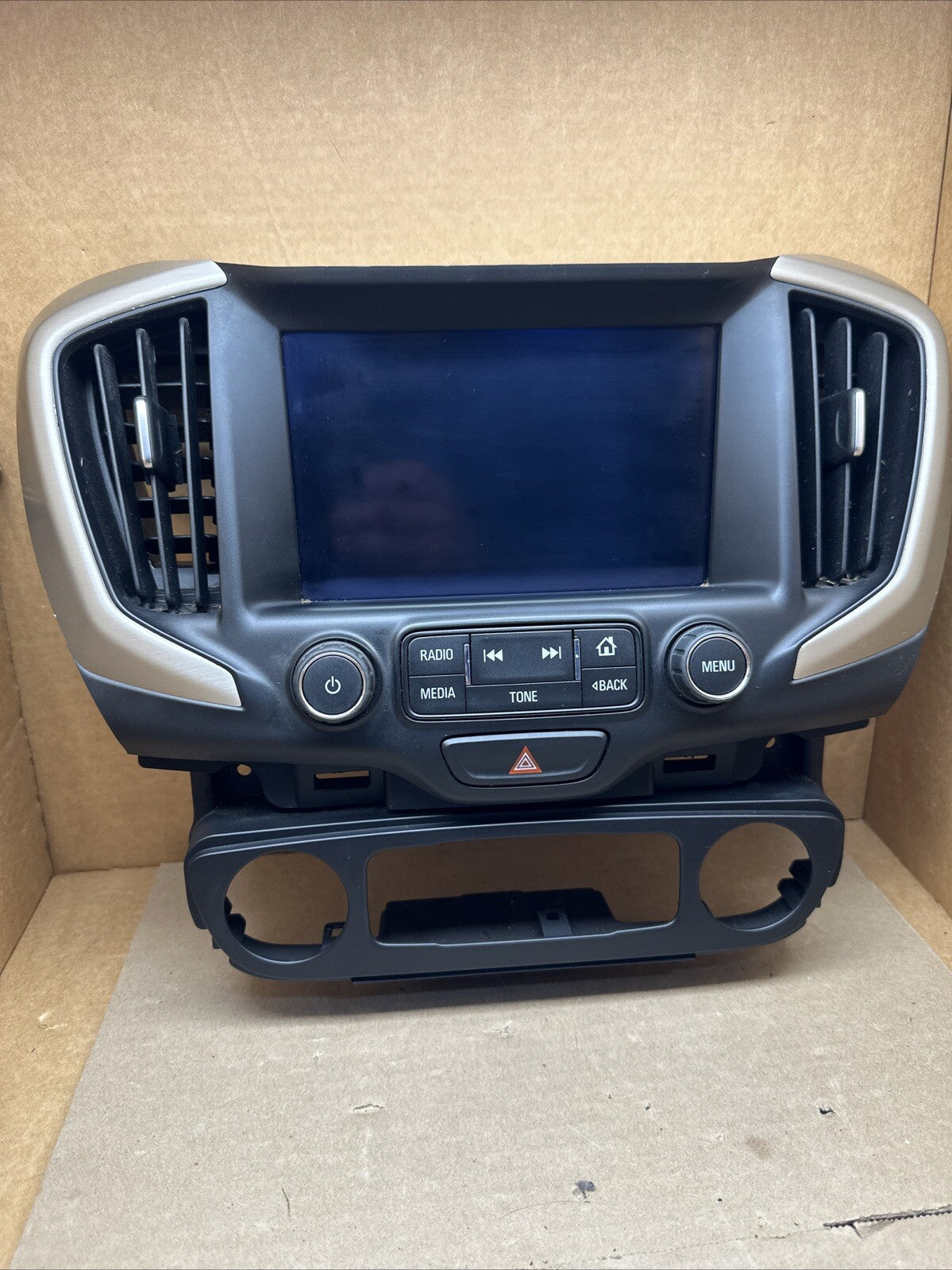 2018   2019 GMC Terrain OEM Climate Control Radio Display Screen 842992580