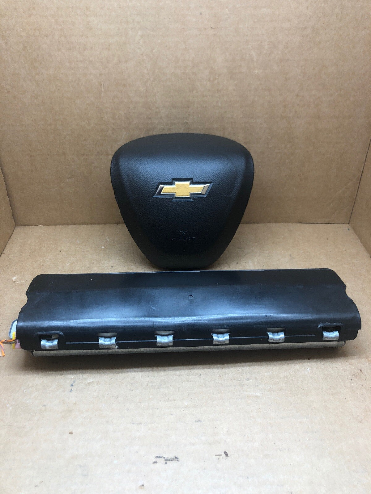 2016 2017 2018 2019 CHEVY SPARK DRIVER WHEEL AND DRIVER KNEE AIRBAG BLACK OEM0