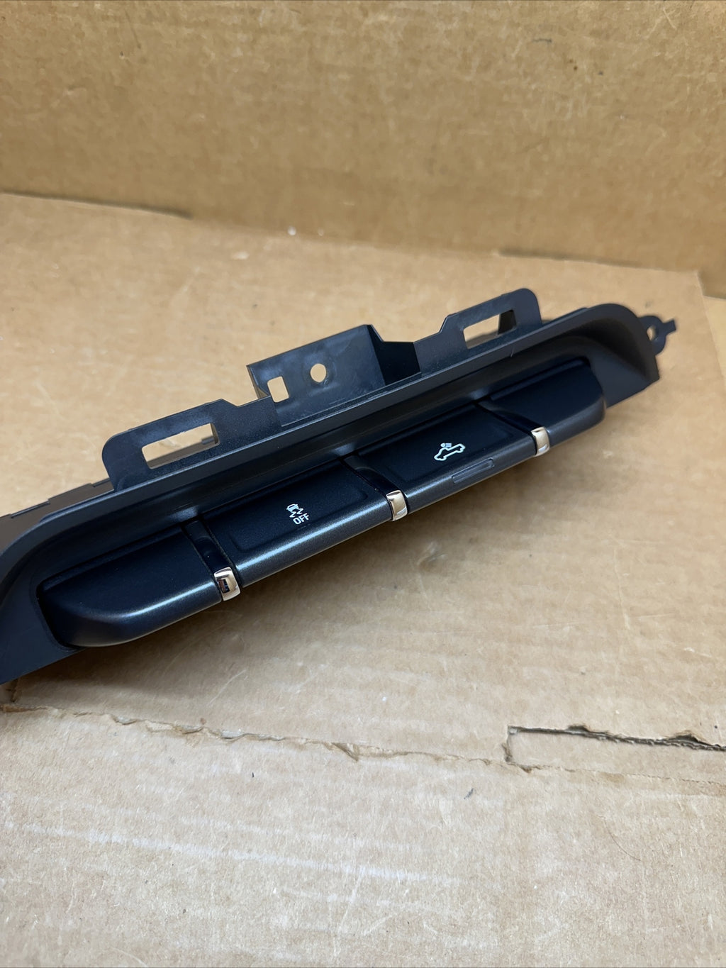 2017 2020 SILVERADO SIERRA 1500 TRACTION CONTROL BED LIGHT SWITCH 23145169 OEM0