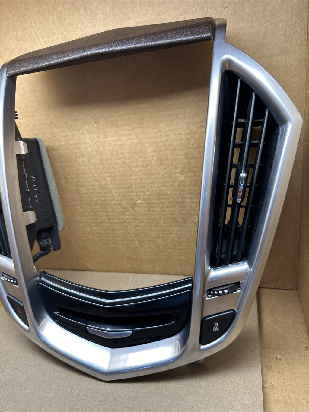 2013 2016 CADILLAC SRX RADIO DASH VENTS BEZEL TRIM 23168279 OEM3