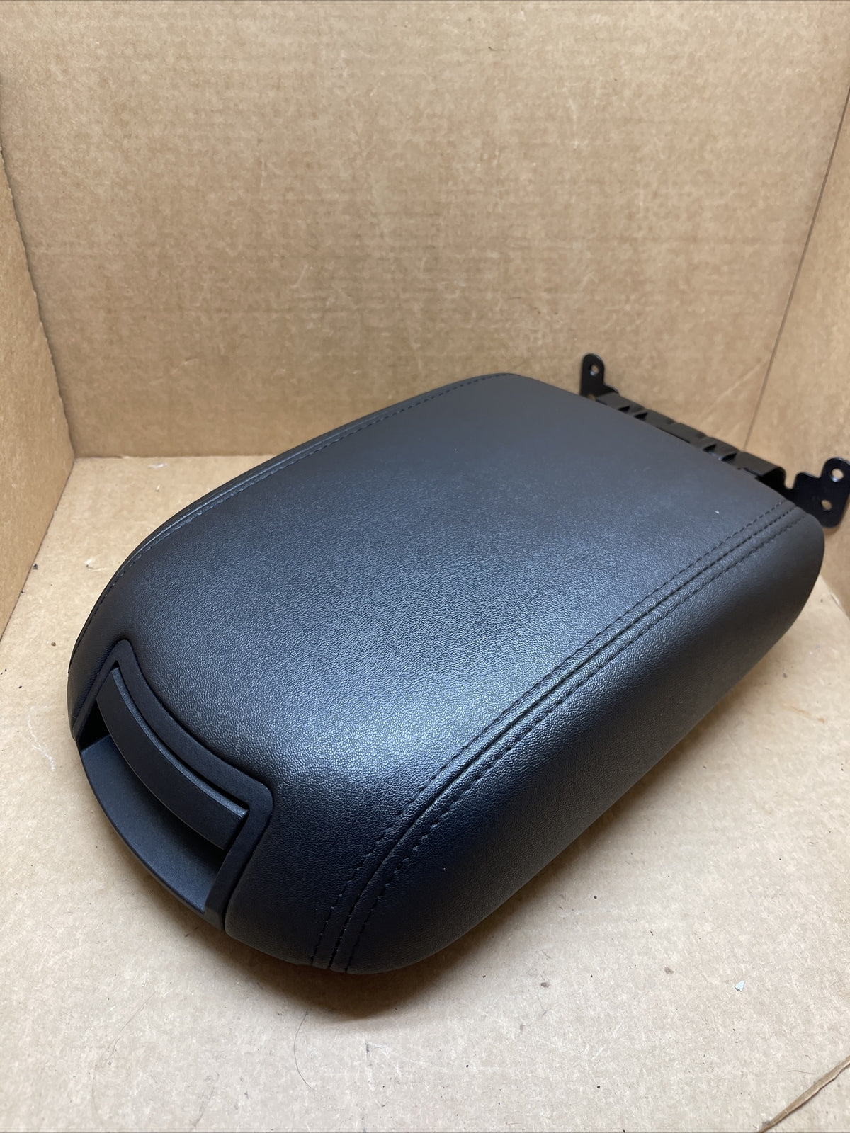 2010 2016 Ford Taurus Center Console Lid Black Middle Arm Rest Armrest Top Cover0