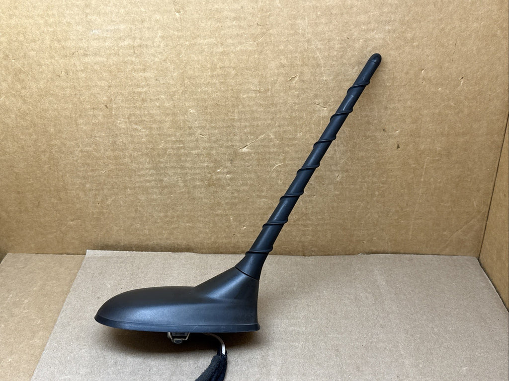 2015 2017 Jeep Renegade Rear Roof Mounted Antenna OEM 68256076AB1