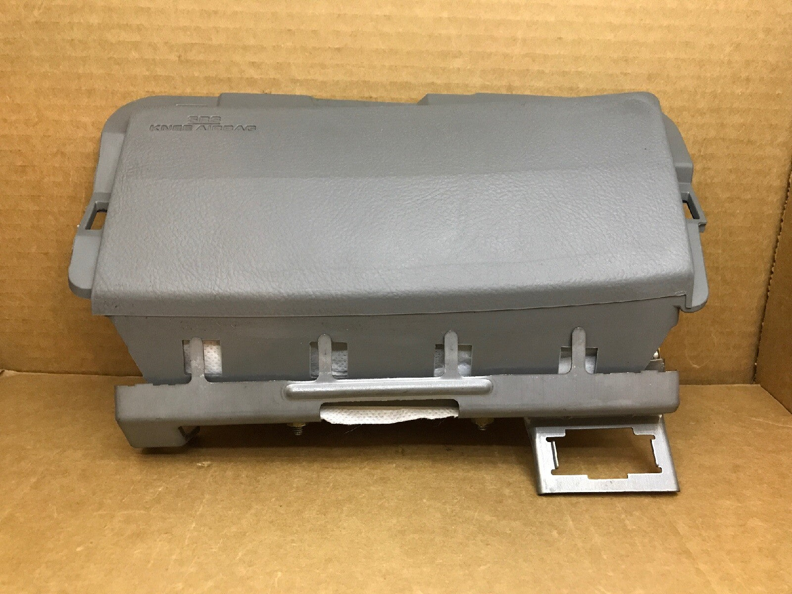 2007 2011 TOYOTA CAMRY FRONT LEFT SIDE DRIVER KNEE LOWER AIRBAG AIR BAG GRAY1